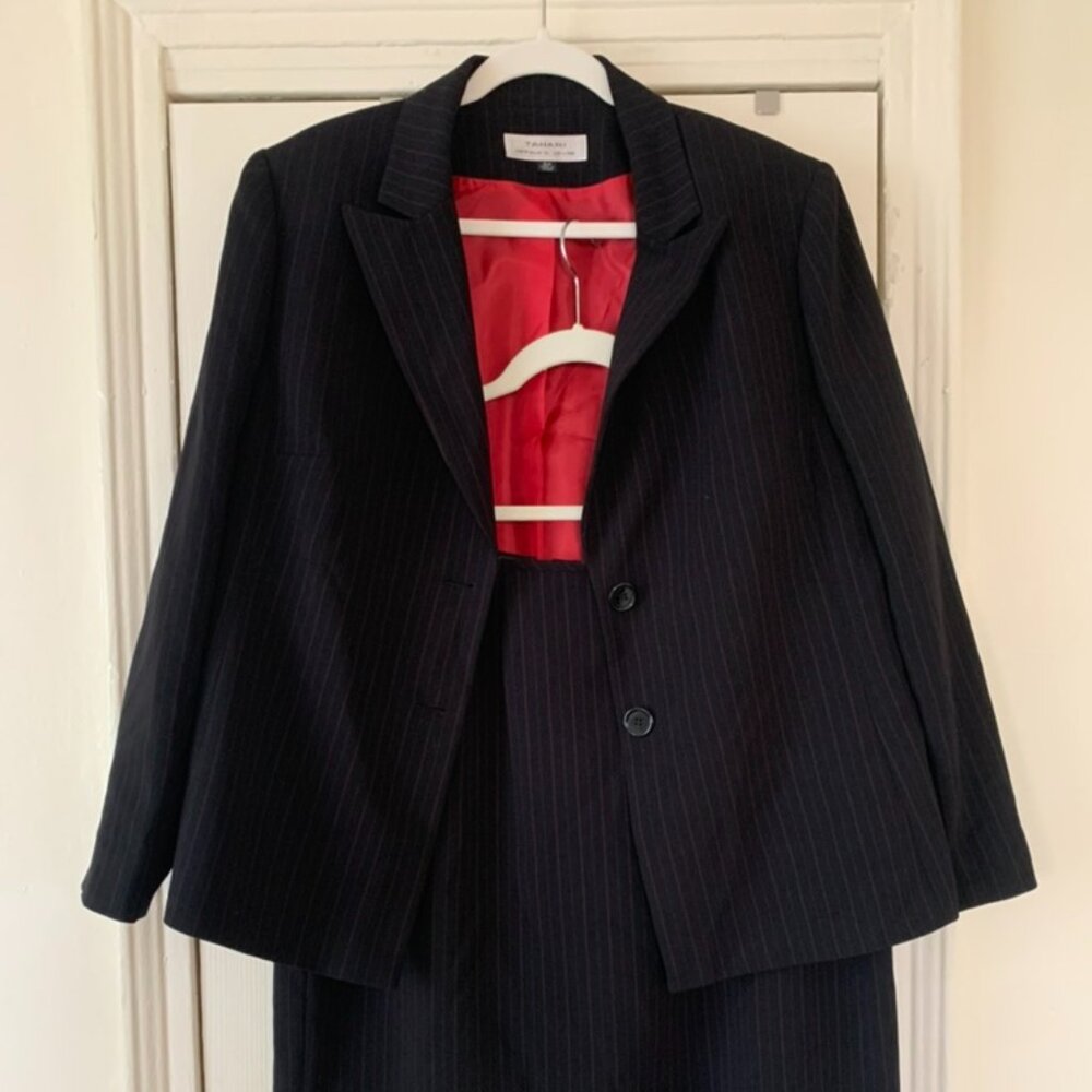 TAHARI SUIT JACKET & SKIRT SET